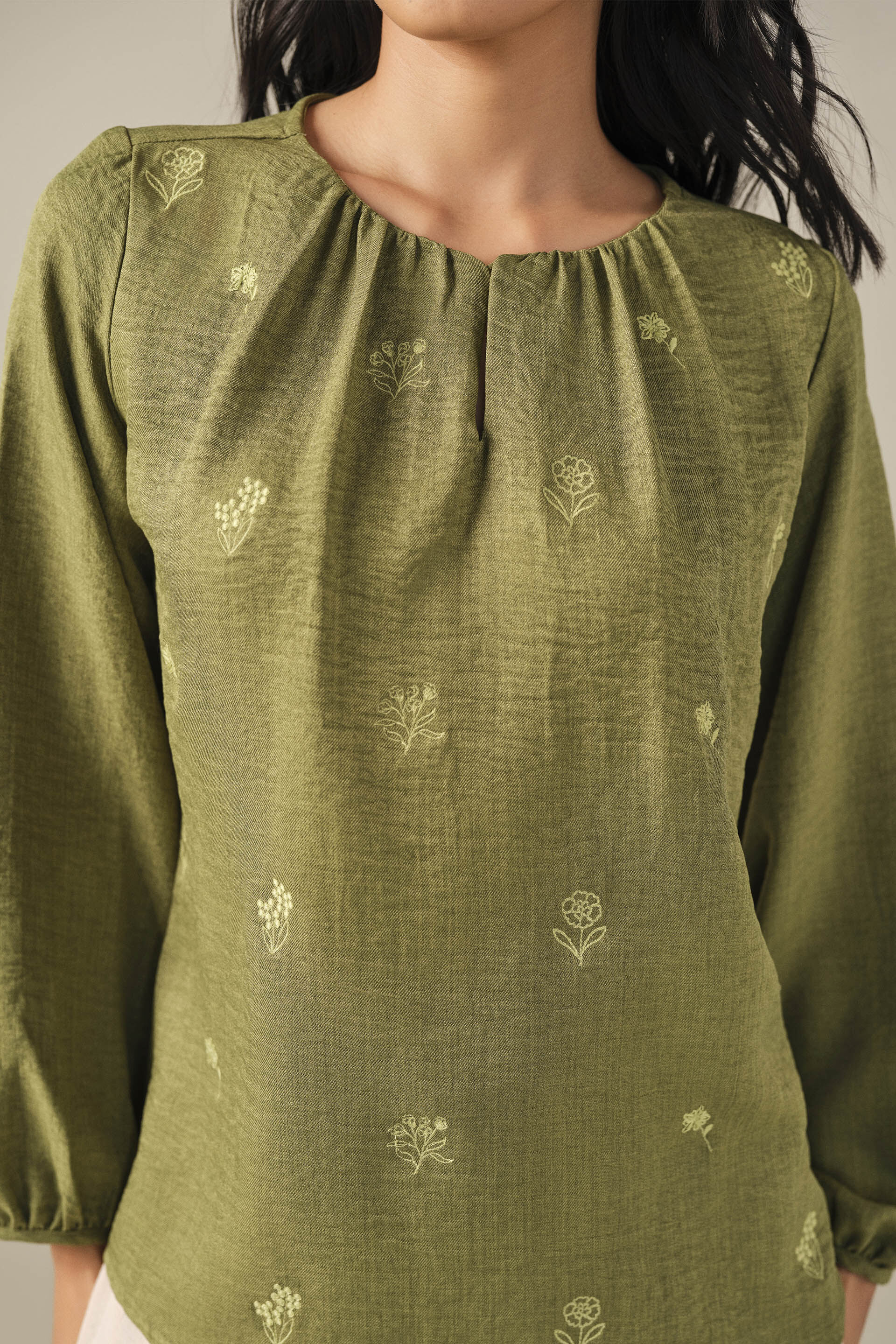 Embroidered Billowy Sleeves Top in Green, Green, image 2
